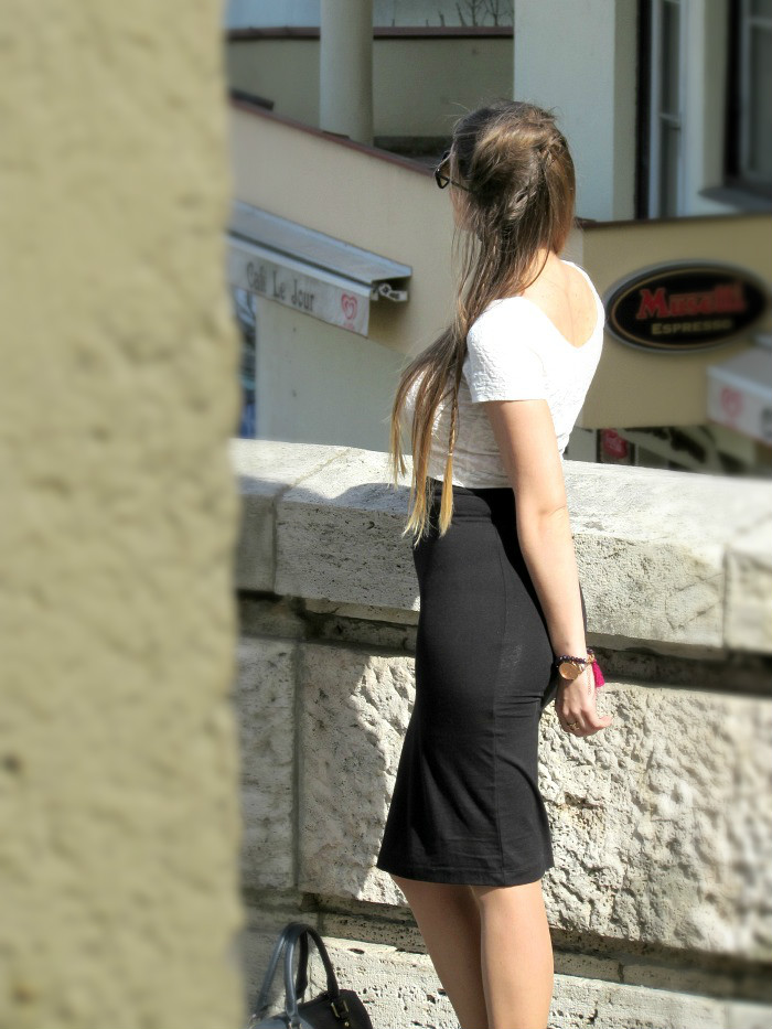 Outfit - Crop top and High waist skirt