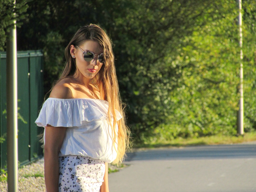 Outfit - Off shoulder top, skirt