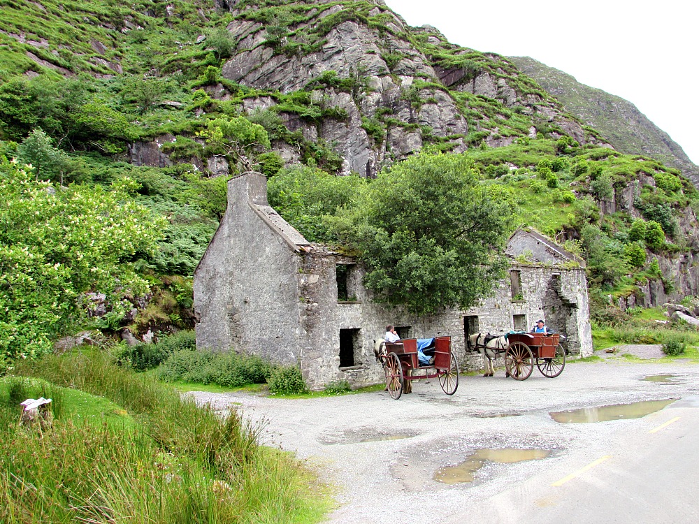 Prechádzka v Gap of Dunloe v Kerry - pôvodný dom v ruinách