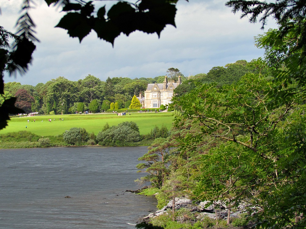Killarney Park - výhľad na Mucross House