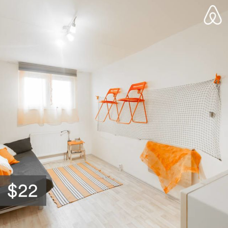 Airbnb - Orange Room