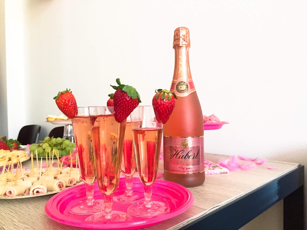 Rozlúčka so slobodou a ružové šampanské Hubert