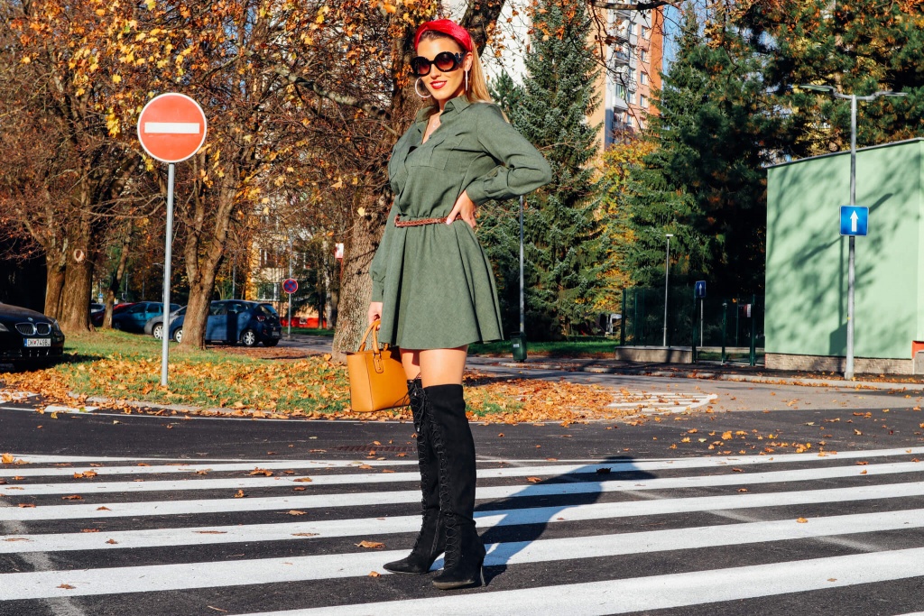 Inšpirácia na jesenný outfit - zelené šaty