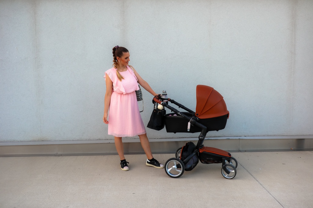 Ružové šifónové šaty - materská móda s Bonprixu